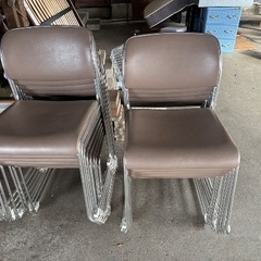 中古のミーティングチェアー14脚になります、