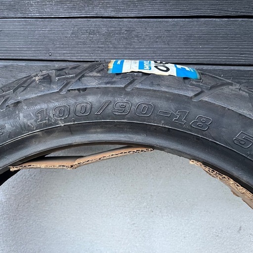 【新品】バイク用タイヤ 100/90-18 56H