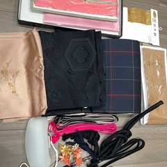 古着物30着程度と帯や帯紐などの着物関連小物の画像