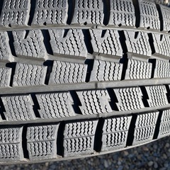 スタッドレスタイヤ4本セット205/65R16アルファード20系
の画像