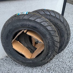 新品のバイク用タイヤ（4.00-10 4PR TL）の画像