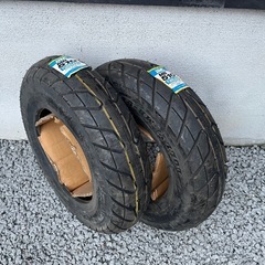 新品のバイク用タイヤ（4.00-10 4PR TL）の画像