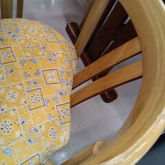 リユースのサカイ栃木店★ジモティ割あり★  ダイニングセット（椅子3脚） ベージュ W90×D90×H69 クリーニング済み TC11691の画像