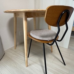 北欧風ダイニングテーブル& unicoチェアの画像