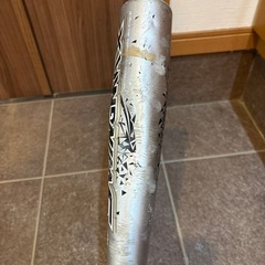 凹んだ軟式少年用バット　ゼット 72センチ　410gの画像