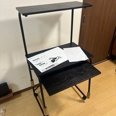 新品パソコンデスクの画像