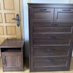 レビュー評価の高い、IKEAのSONGESANDサイドテーブル ブラウンの画像