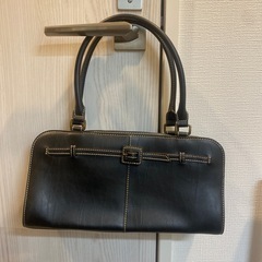 ハンドバッグ　黒　カジュアル　レディース
の画像