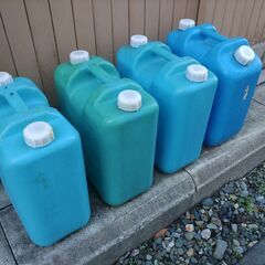 灯油用ポリタンク　18リットル入り４缶まとめて　ばら売りも可♪の画像
