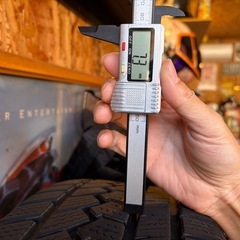 屋内保管　バリ溝 4本　アルミホイール付きスタッドレス 205/60R16　の画像