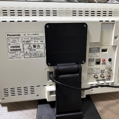 10年以上前のテレビですが動作は全く問題無しです。ホテル仕様、19型。ホテル仕様の為、角度が斜めでリモコン操作しか出来ませんが状態は良好です。の画像