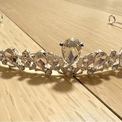 ウェディング　ティアラの画像