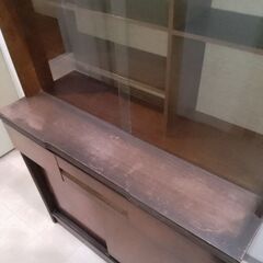 レトロ 昭和の型板硝子 食器棚の画像