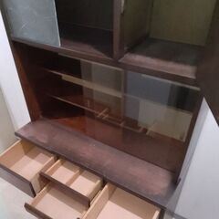 レトロ 昭和の型板硝子 食器棚の画像