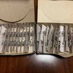 名札バッジ　安全ピンつき　80個まとめての画像