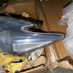 30プリウス前期ヘッドライト左右の画像