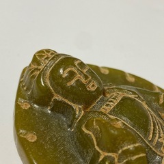 アンティーク秀岩翡翠漢服装飾翡翠彫刻 妙音　古宝石　天然石の画像