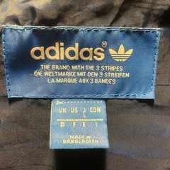 アディダスダウンジャケットの画像