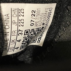 adidas パフィレッタの画像