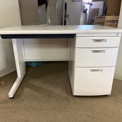 イトーキ　在庫あり　定価9万　片袖机　幅110㎝　CZN　デスクの画像