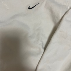 ナイキ　トレーナー　白の画像