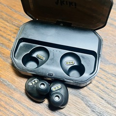 モバイルバッテリーにもなるBluetoothイヤホンの画像