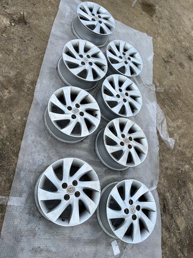 トヨタ　アクア　NHP10 ホイール　15インチ