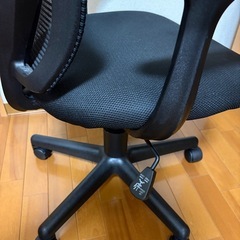 パソコン　イスの画像