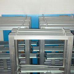 アルミ ひな壇 集合写真用 ６段目 7個 高さ180cm、天板13枚の画像