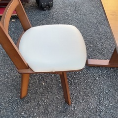 ダイニングテーブルの画像