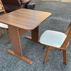 ダイニングテーブルの画像