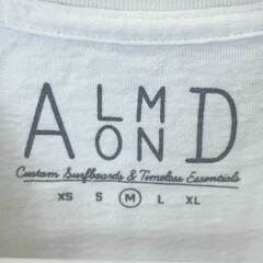 【未使用】Almond Surfboards & Design アーモンドサーフボードデザイン FINE SURFING EMB 半袖 Tシャツ M ホワイト TS2110S ユニセックス USAコットンの画像