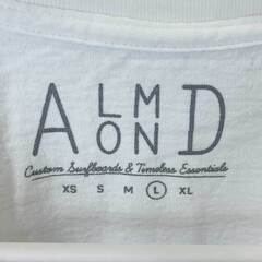 【未使用】Almond Surfboards & Design アーモンドサーフボードデザイン FINE SURFING EMB 半袖 Tシャツ L ホワイト TS2110S ユニセックス USAコットンの画像