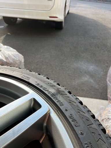 訳あり　18×8J-ET35  / 225/45R18
