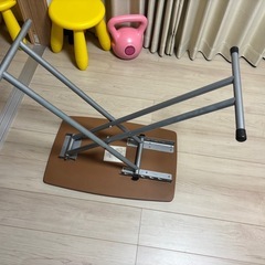 折り畳みテーブルの画像