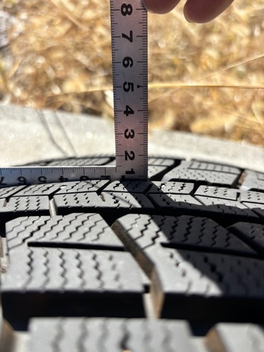 225/65R17 スタッドレスタイヤバリ溝 (ゆたか) 大形のタイヤ、ホイール