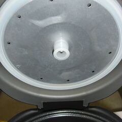 （1台限り★ジモティー特典あり★単身向けの）KOM　マイコン炊飯器３合　２０２４年製　VS-IT003S　黒　高く買取るゾウ八幡東店の画像