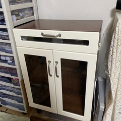 無料　食器棚の画像