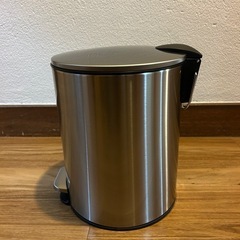 ゴミ箱の画像