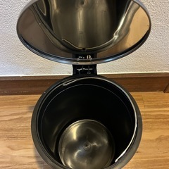 ゴミ箱の画像