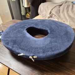 ドーナツ型 クッション（座布団）の画像