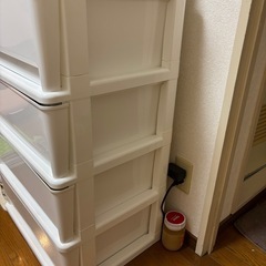 4段プラスチック引き出しの画像