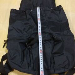 ◆【リュックサック】　《男女共用》　●外側には、チャック付きのポケットが３ヶ所有り。　※防水加工されてます。の画像