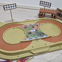 【カーズ トミカ】アクションコース＆ミニカー7台セット（マックィーン・メーター・シェリフ他）の画像