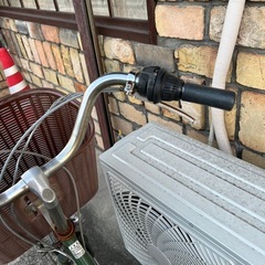 自転車 後ろのブレーキワイヤーが切れており、変速ワイヤーも固くて変速できません。 現状のままで販売いたします。の画像