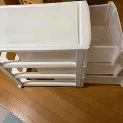 プラスチック製収納ケースの画像