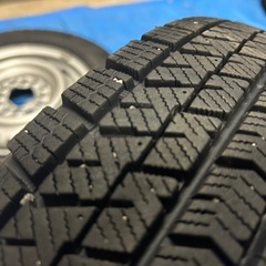 お話中　145/80R13 スタッドレスタイヤホイールセットの画像