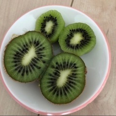 【無農薬】期間限定‼️キウイ🥝フルーツ❣️1キロ単位で、注文お願い致します🙇の画像