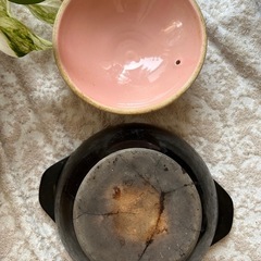 ◉１人用◉ふきこぼれにくい◉黒とピンクの陶器製土鍋の画像