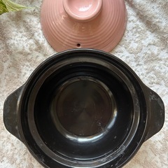 ◉１人用◉ふきこぼれにくい◉黒とピンクの陶器製土鍋の画像